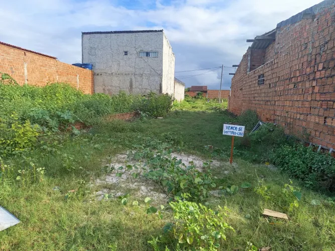 Vende-se terreno em Porto Real do Colégio 