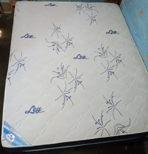 VENDO CAMA BOX QUEEN