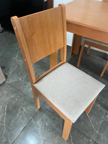 Mesa madeira quatro lugares