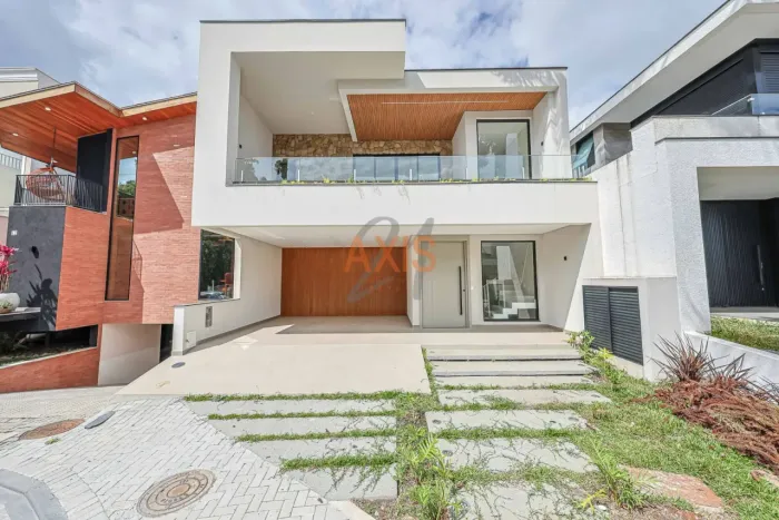 Casa com 3 Suítes à Venda no Condominio Wolf Excellence | Santa Felicidade Curitiba