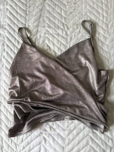Roupa cintilante super arrumada