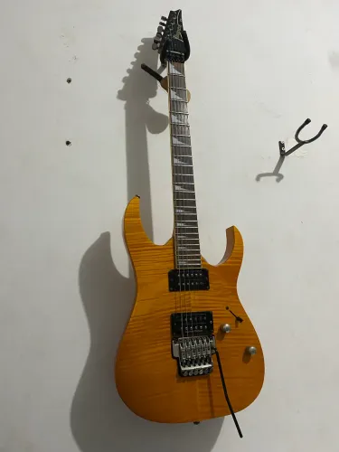 Guitarra Ibanez com caps Seymour Dancan