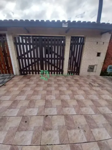 CASA COM EDÍCULA