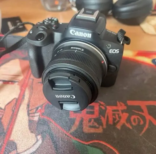 Camera Canon R50 completa