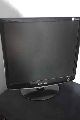 Monitor Samsung 732N Plus 17" - Ideal p/ Segunda Tela (Sem Cabos)