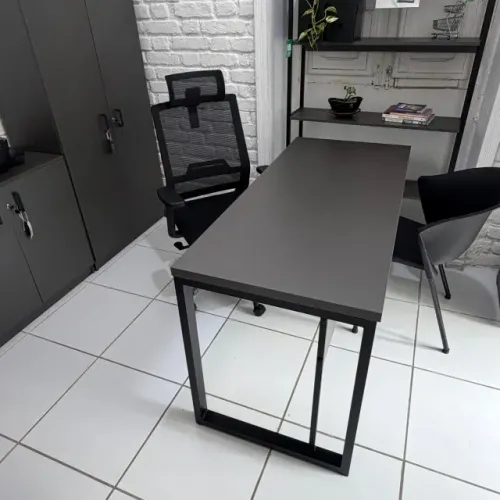 mesa estilo metalon para atendimento em escritório 