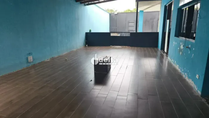 Sobrado disponível para a venda no bairro Presidente Roosevelt em Uberlândia - MG
