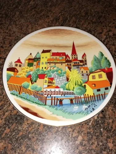 Vendo um prato de parede em porcelana Schmidt excelente estado