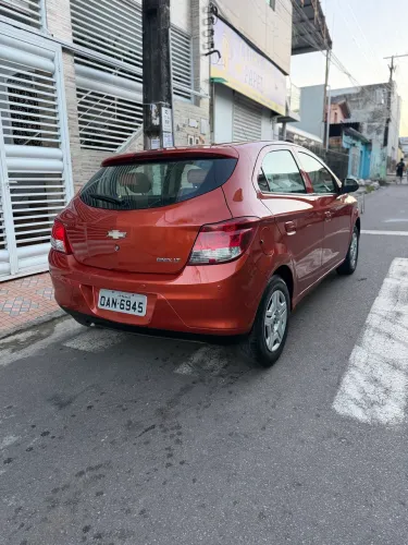 Chevrolet Onix Hatch LT 1.0 8V Flex Power Mec. 4P 2013