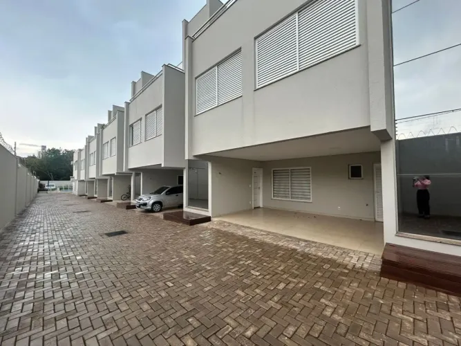 Sobrado com 3 dormitórios para alugar, 189 m² por R$ 6.220,00/mês - Pioneiros Catarinenses
