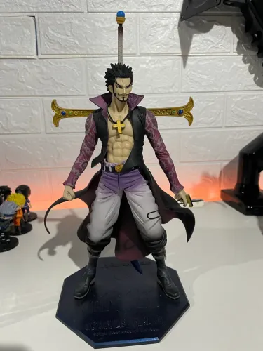 Figure Dracule Mihawk