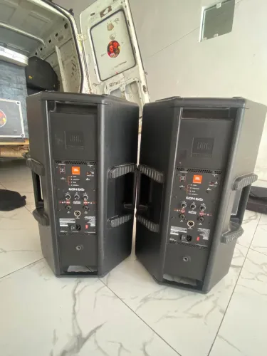 2 caixas JBL eon 615