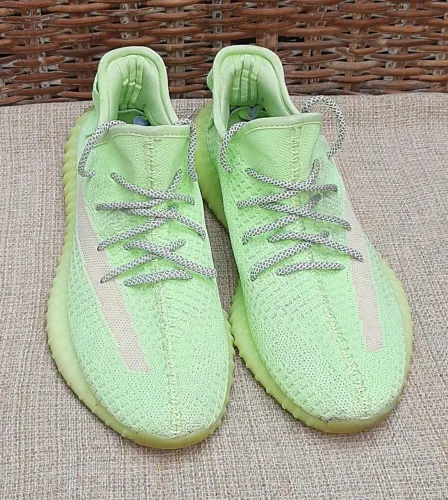 Tênis Adidas yeezy boost 350v2 número 40
