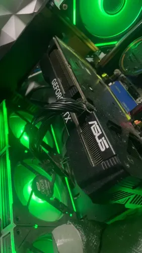 Rtx 4060 8gb triplo fan , modelo especial