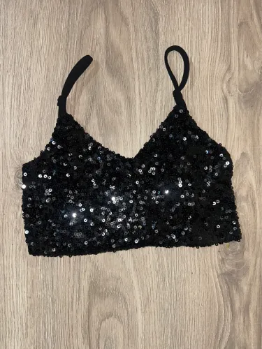 5 peças de roupas, novas e usada.