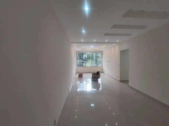 Apto Centro, frente, amplo, sol, reformadíssimo, próximo a Praça D. Pedro - Petrópolis - R