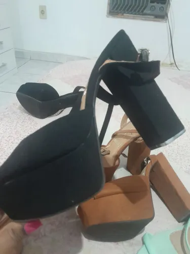 Vendo lote de sandálias, ambas usadas apenas uma vez. (Obs) a Nude está nova nunca usada .