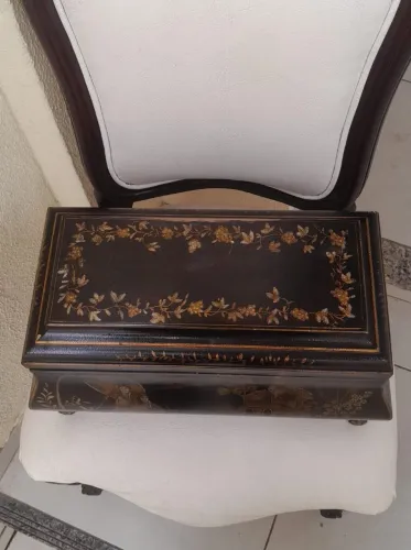 Antiga caixa de madeira chinesa