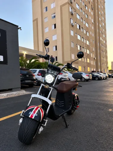 Scooter Elétrica R13 Preta com bandeira da inglaterra ?  | 4.285 km | R$ 8.990