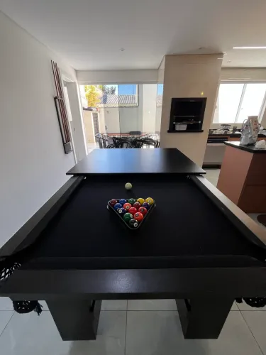 Mesa de sinuca com tampo preta!