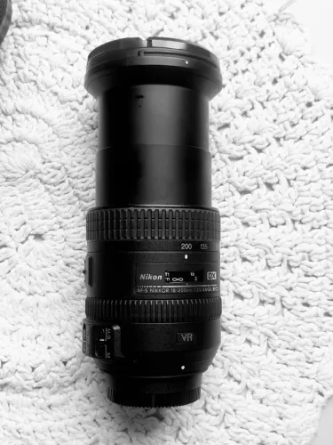 Lente NIKON 18-200mm