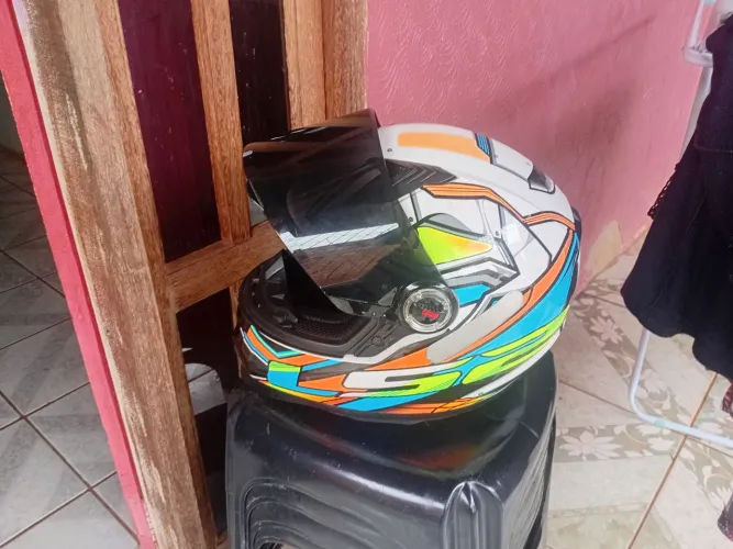 Capacete ls2 modelo xdrom, tamanho 56