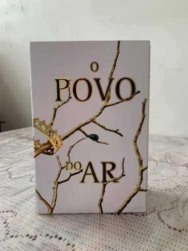 Box "O povo do ar" - acompanha pôster e coroa oficial