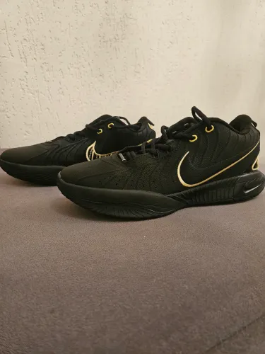 NIKE LEBRON 21 - tamanho 43