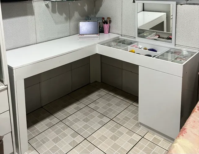 Penteadeira/escrivaninha