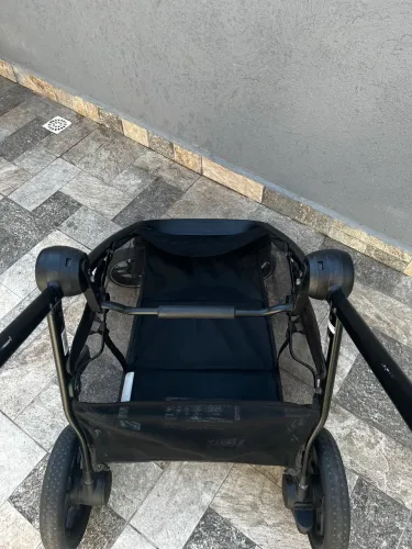 VENDO CARRINHO MAXI-COSI + BEBÊ CONFORTO COM BASE
