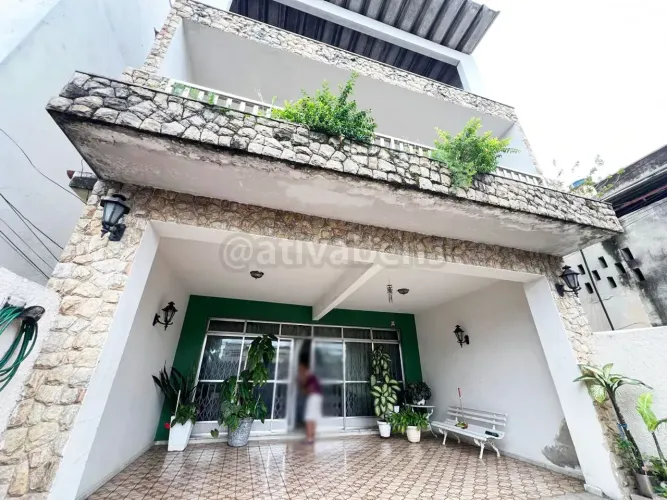 Casa Triplex com 03 Suítes Garagem e Terraõ em Irajá