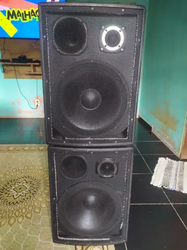Vendo par de caixas ativa e passiva auto falante de 15"400 RMS