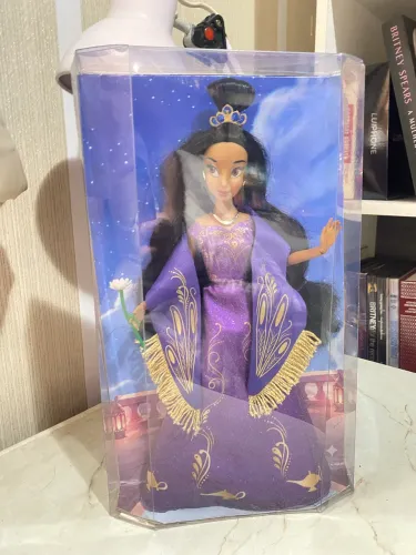 Boneca Jasmine com Fashion Pack