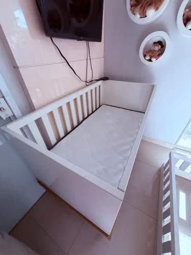 Berço que vira cama