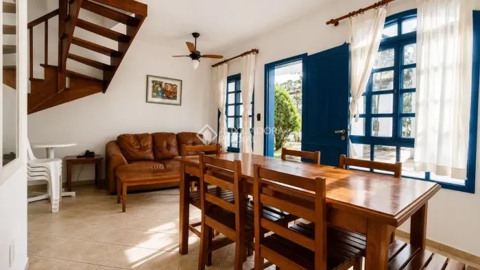 Duplex para venda possui 68 metros quadrados com 2 quartos em Ponta das Canas - Florianópo