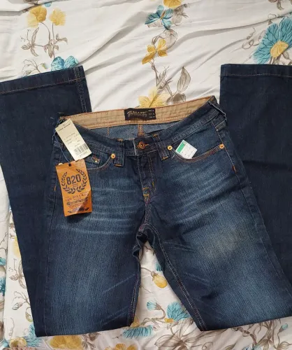 Vendo calça nova com etiqueta