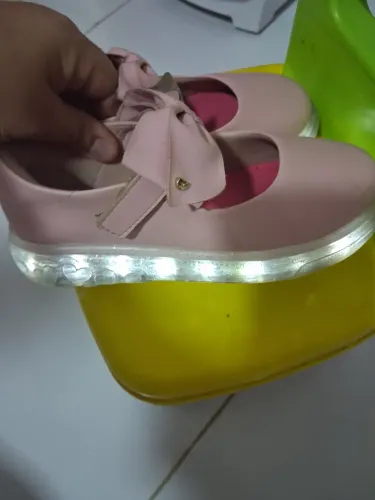Sapato pampili com Led semi novo 32
