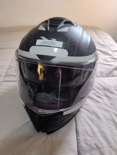 Capacete Norisk tamanho 62 com viseira solar