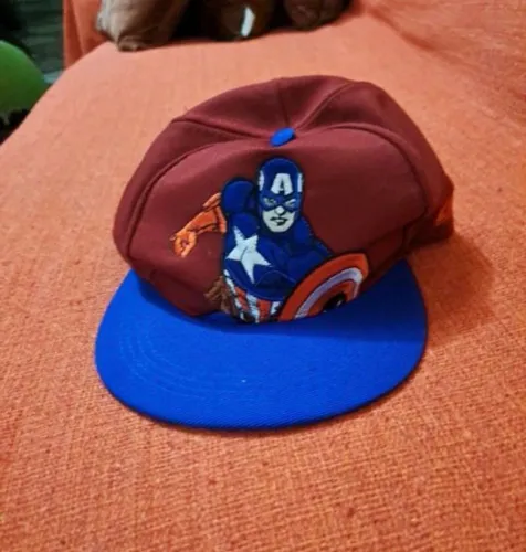 Boné infantil marvel