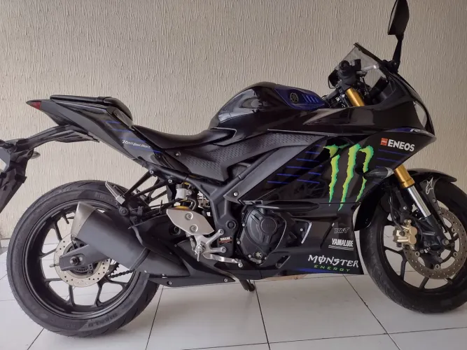 Yamaha R3 Monster.