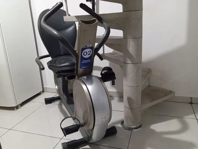 Bicicleta ergométrica para treino