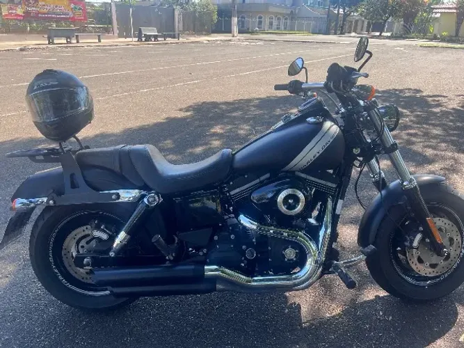 Harley-Davidson Dyna Fat Bob 2016 - Impecável e com Baixo Km