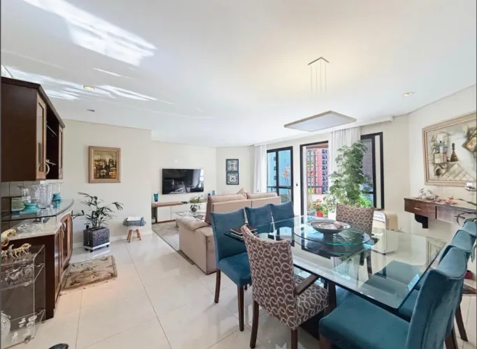 Apartamento para venda em Moema com 3 quartos, sendo 3 suítes, 140m²