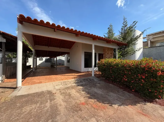 Casa para Locação com 4 Quartos na 110 Sul atras do Gigante