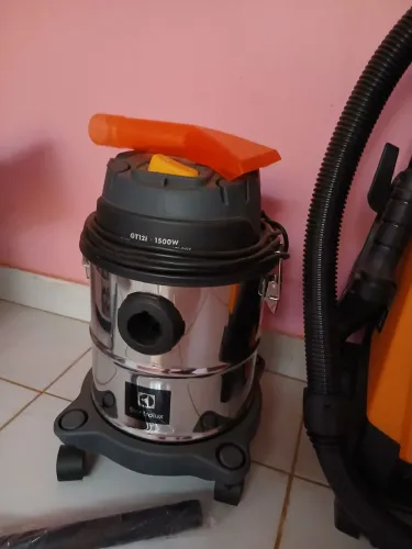 Aspirador de pó e água