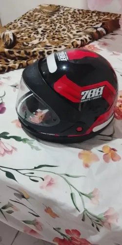 Capacete seminovo