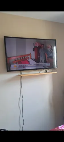 Tv samsung 40 polegadas 2 anos de uso (não é smart. )valor 1.100 aceito proposta.