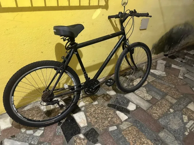 Bicicleta usada pneus novos