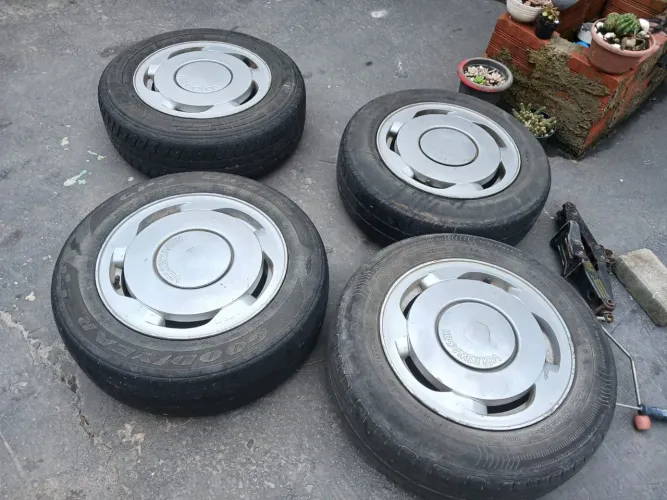 Pneus semi novos