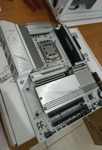 Kit am5 b650m aorus+8600G+,16gb Corsair vegance 6000mhz